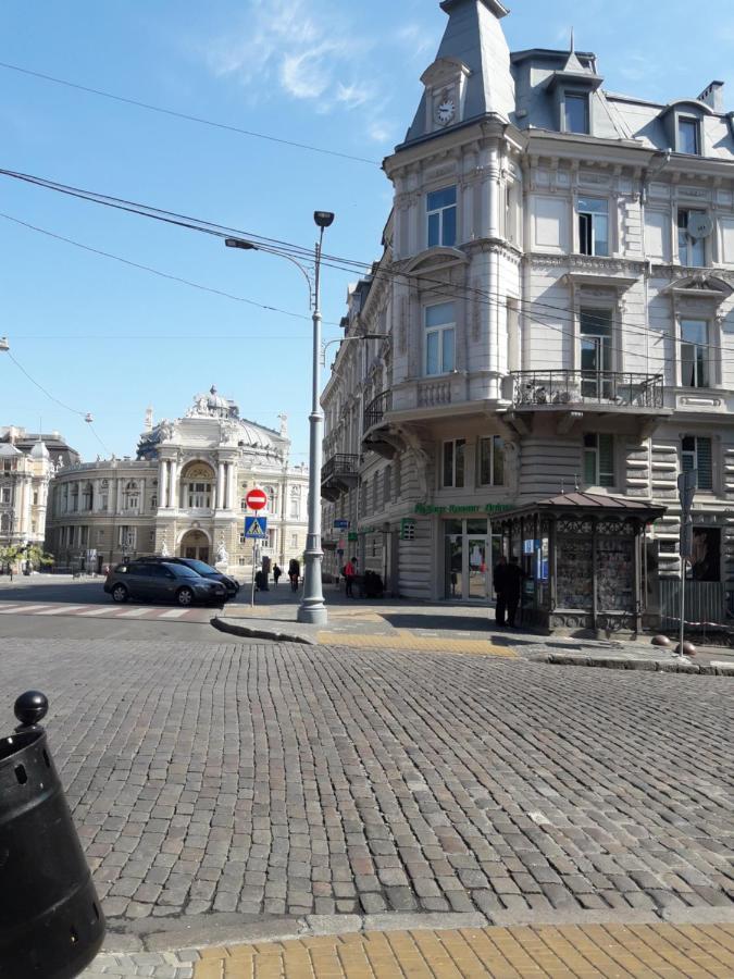 Center, Apartment On Deribasovskaya 10 โอเดสซา ภายนอก รูปภาพ